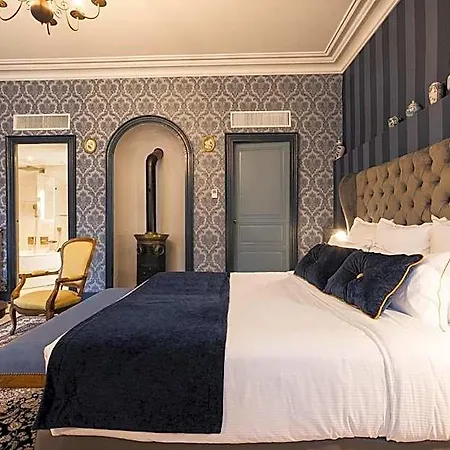 Le Petit Manoir Hotel