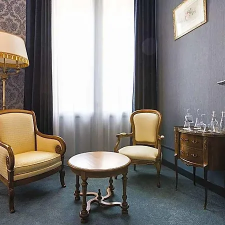 Le Petit Manoir Hotel 4*