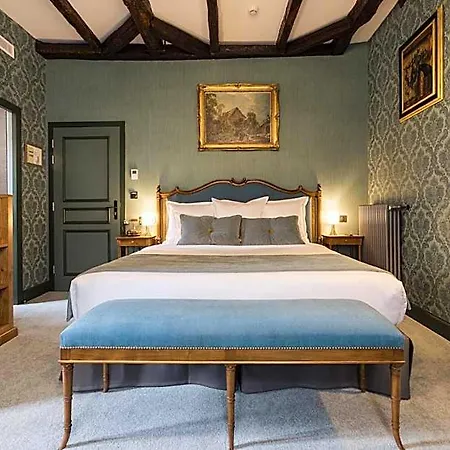 Le Petit Manoir Hotel