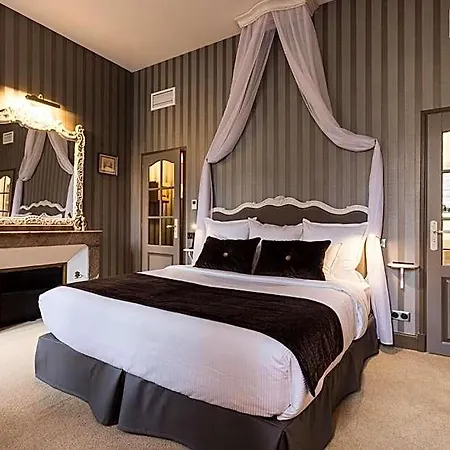 Le Petit Manoir Hotel 4*