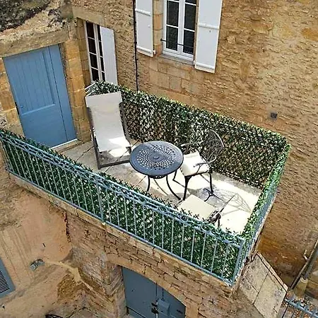 Le Petit Manoir Hotel