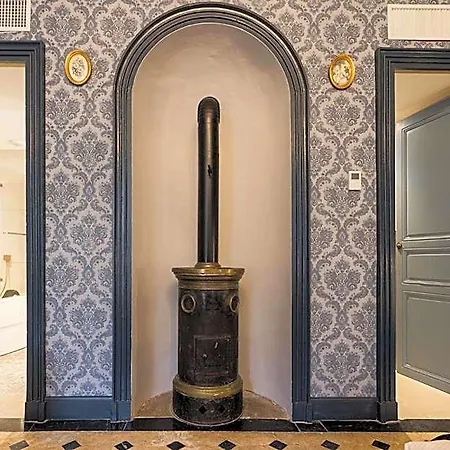 Le Petit Manoir Hotel 4*