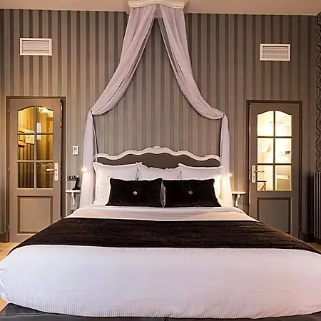 Hotel Le Petit Manoir 4*
