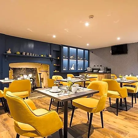 Le Petit Manoir Hotel 4*