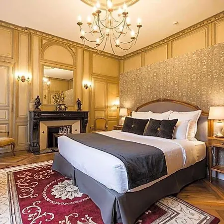 Le Petit Manoir Hotel