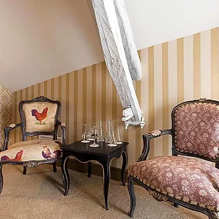Le Petit Manoir Hotel 4*