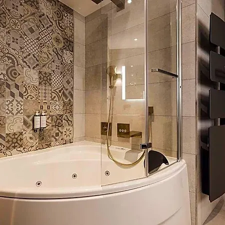 Le Petit Manoir